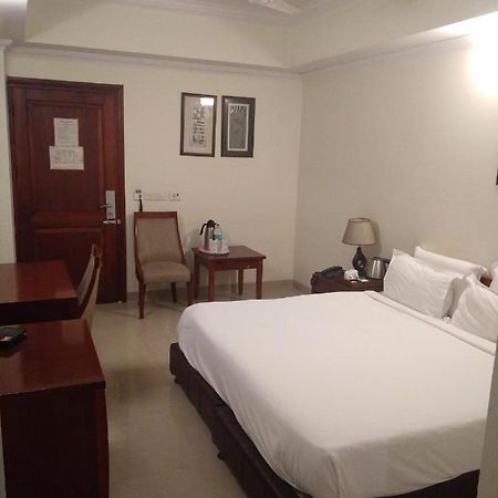 Hotel Bluestone Gáziábád Kültér fotó