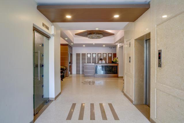 Hotel Bluestone Gáziábád Kültér fotó